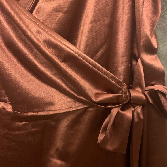 Strappy shiny rose gold romper - Picture 2 of 3